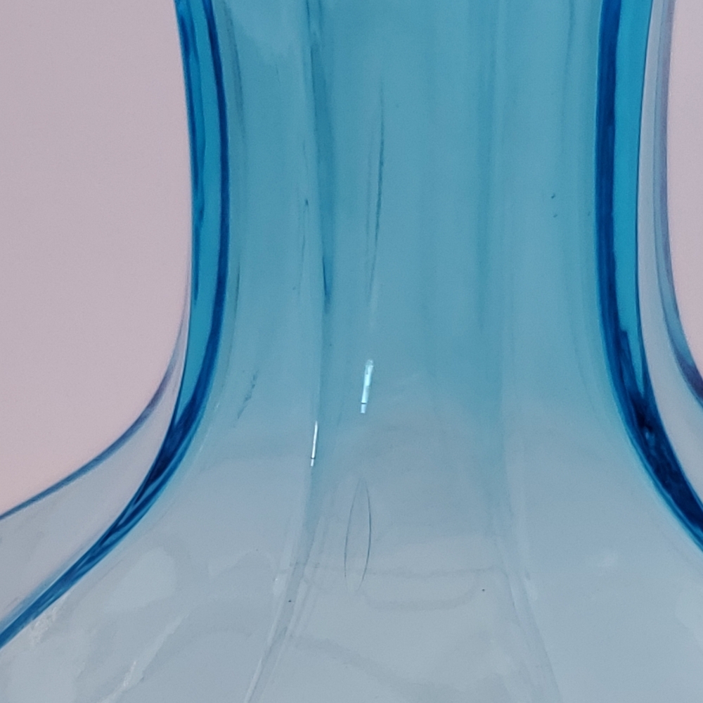 Vintage Tiara 9 Sided Blue Indiana Art Glass Vase 7 7/8" H UV Reactive GLOWS - Picture 8 of 11